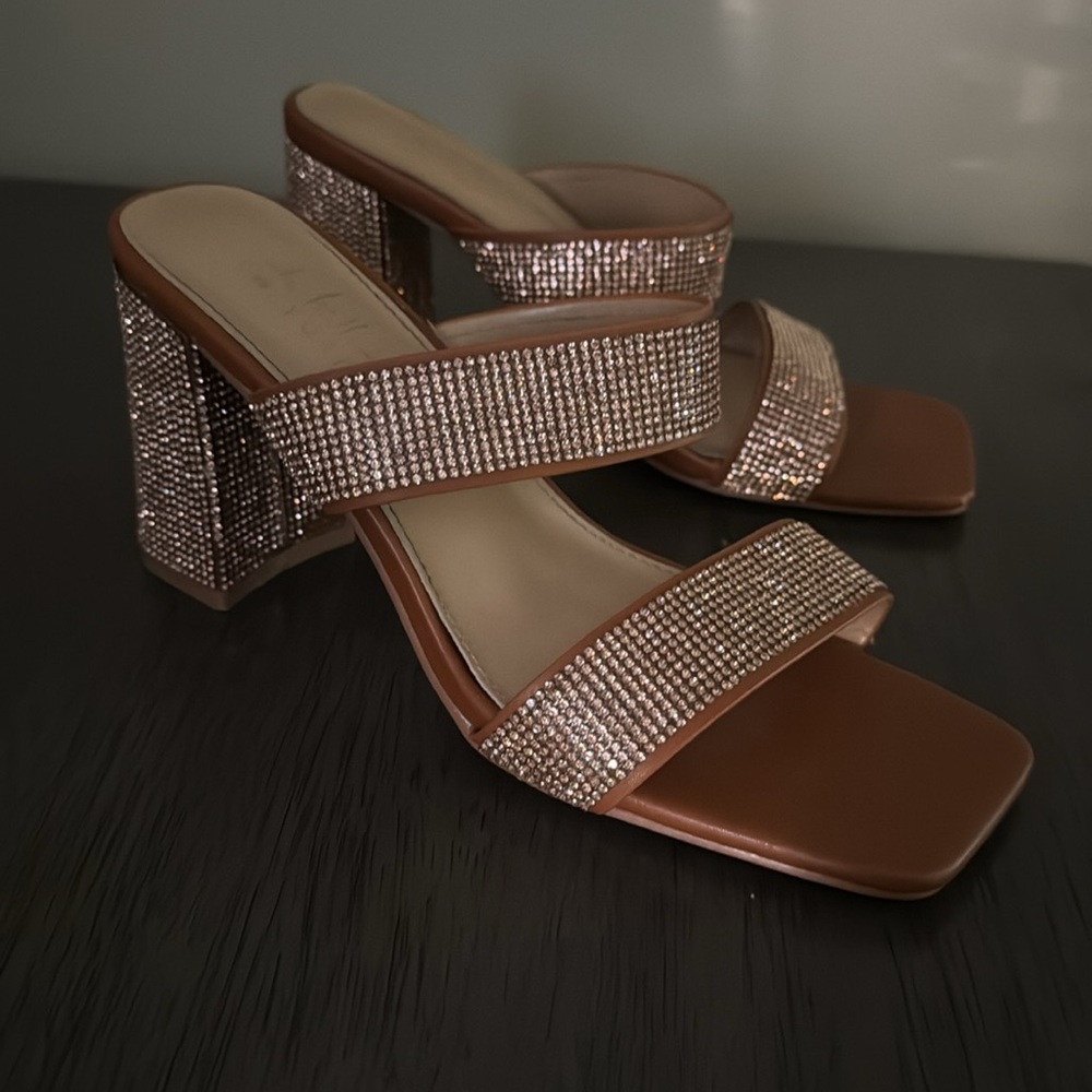 Nicole Miller Tinker Elegant Tan Rhinestone Heeled Sandals Women's Size 7.5
